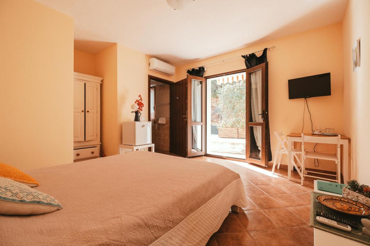 Villa Bella Salmagi - Surya Sardinia Holidays & Yoga Capitana Eksteriør bilde
