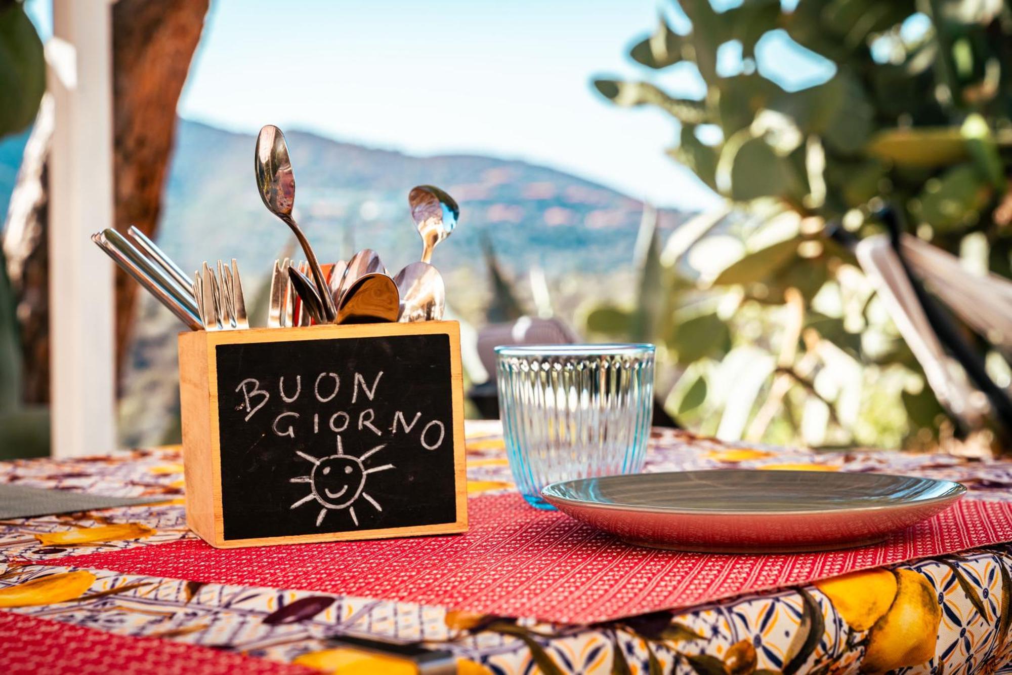 Villa Bella Salmagi - Surya Sardinia Holidays & Yoga Capitana Eksteriør bilde